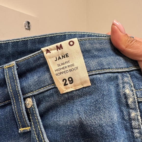 AMO Jane Slim fit high rise Jean in Old School - Picture 8 of 8